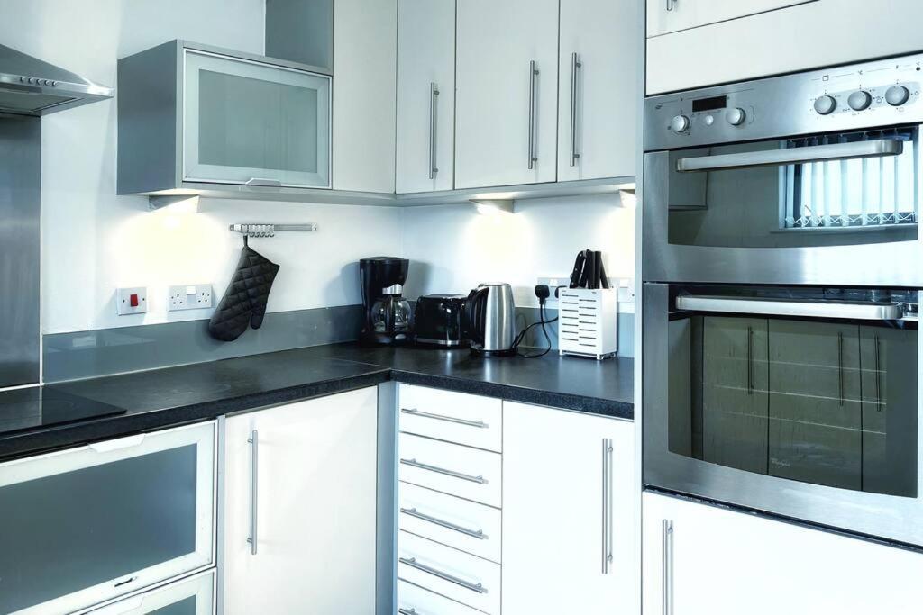 New Luxurious And Business Apt Lejlighed Swansea Eksteriør billede
